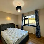 A Newly Renovated 7 Bedroom House Σπίτι διακοπών