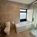 A Newly Renovated 7 Bedroom House Лимерик