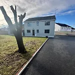A Newly Renovated 7 Bedroom House * Лимерик