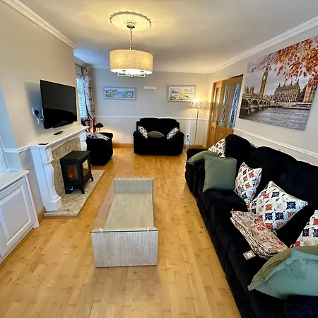 Holiday home A Large 7 Bedroom House Ideal For Large Gatherings