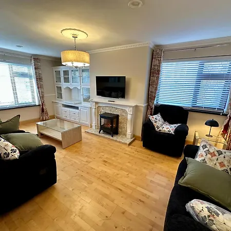 A Large 7 Bedroom House Ideal For Large Gatherings 度假居