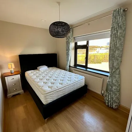A Newly Renovated 7 Bedroom House * Limerick Junction