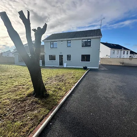 A Newly Renovated 7 Bedroom House * Limerick Junction