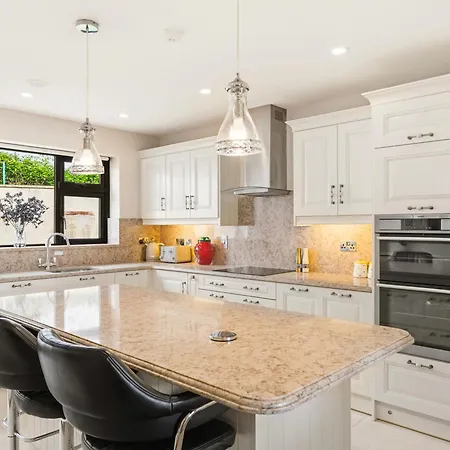 A Newly Renovated 7 Bedroom House *