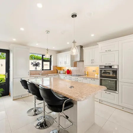A Newly Renovated 7 Bedroom House * Limerick Junction