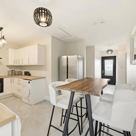 A Newly Renovated 7 Bedroom House Prázdninový dům Limerick Junction