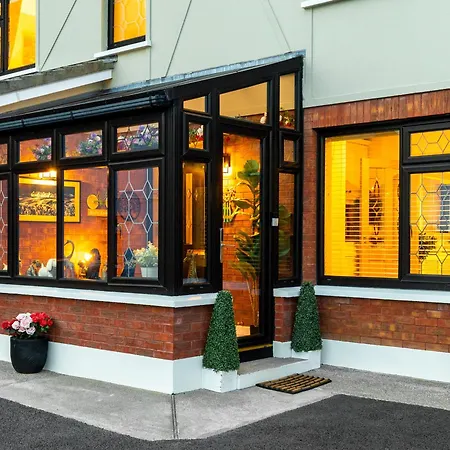 A Newly Renovated 7 Bedroom House *