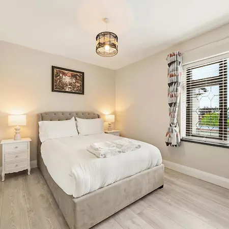 A Newly Renovated 7 Bedroom House * Limerick Junction