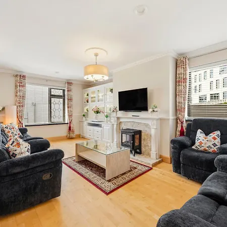 A Newly Renovated 7 Bedroom House * Limerick Junction