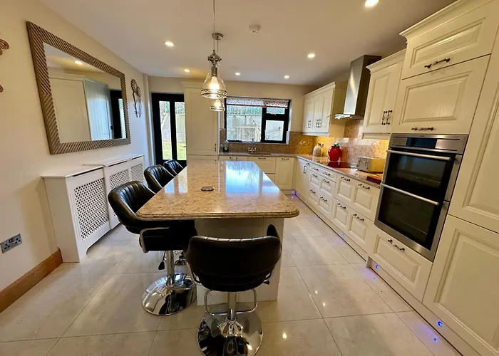 A Large 7 Bedroom House Ideal For Large Gatherings 度假居