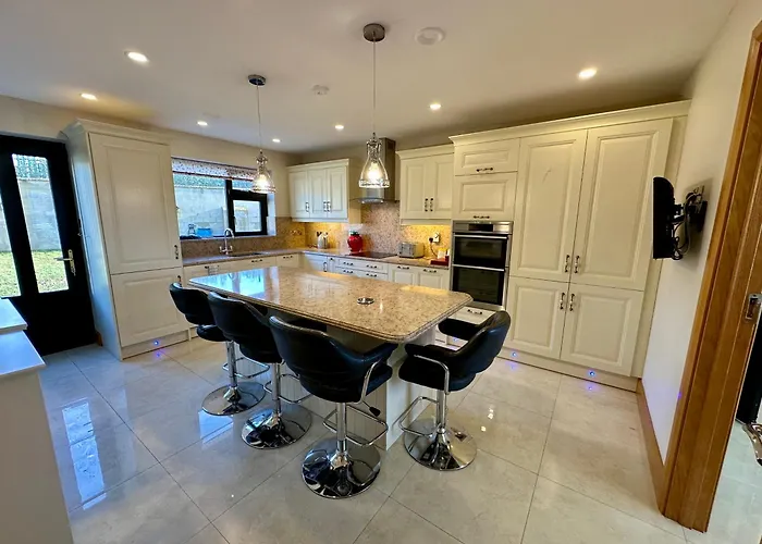 A Large 7 Bedroom House Ideal For Large Gatherings 度假居