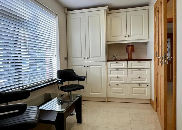 A Large 7 Bedroom House Ideal For Large Gatherings 度假居 Limerick Junction