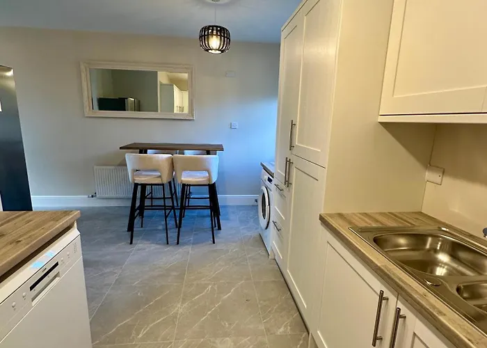 A Large 7 Bedroom House Ideal For Large Gatherings 度假居 *