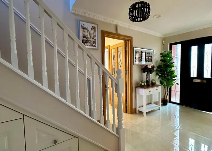 A Large 7 Bedroom House Ideal For Large Gatherings 度假居