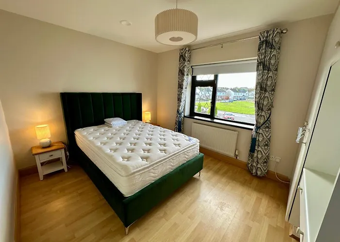 A Large 7 Bedroom House Ideal For Large Gatherings 度假居 *